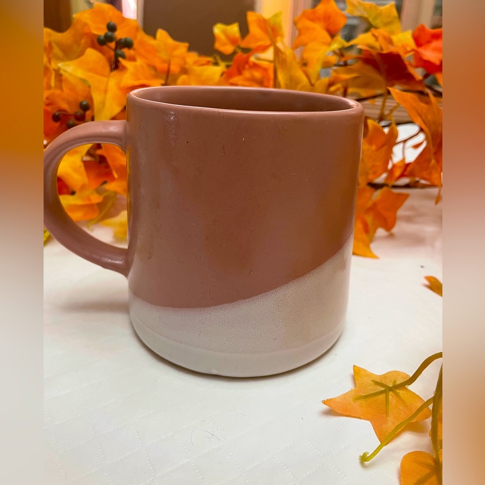 💙💙💙Beautiful Pottery Style Large Mug. In a Rose & Cream Colour.